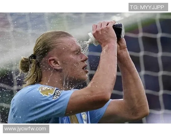 足球明星猝死引发的感动瞬间与球迷心灵共鸣的故事分享 足球明星猝死引发的感动瞬间与球迷心灵共鸣的故事分享